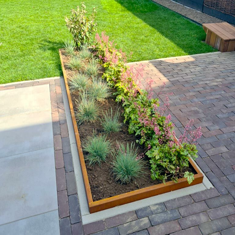 Trávnikové obruby z cortenovej ocele šikmé 12 cm (dĺžka 150 cm)